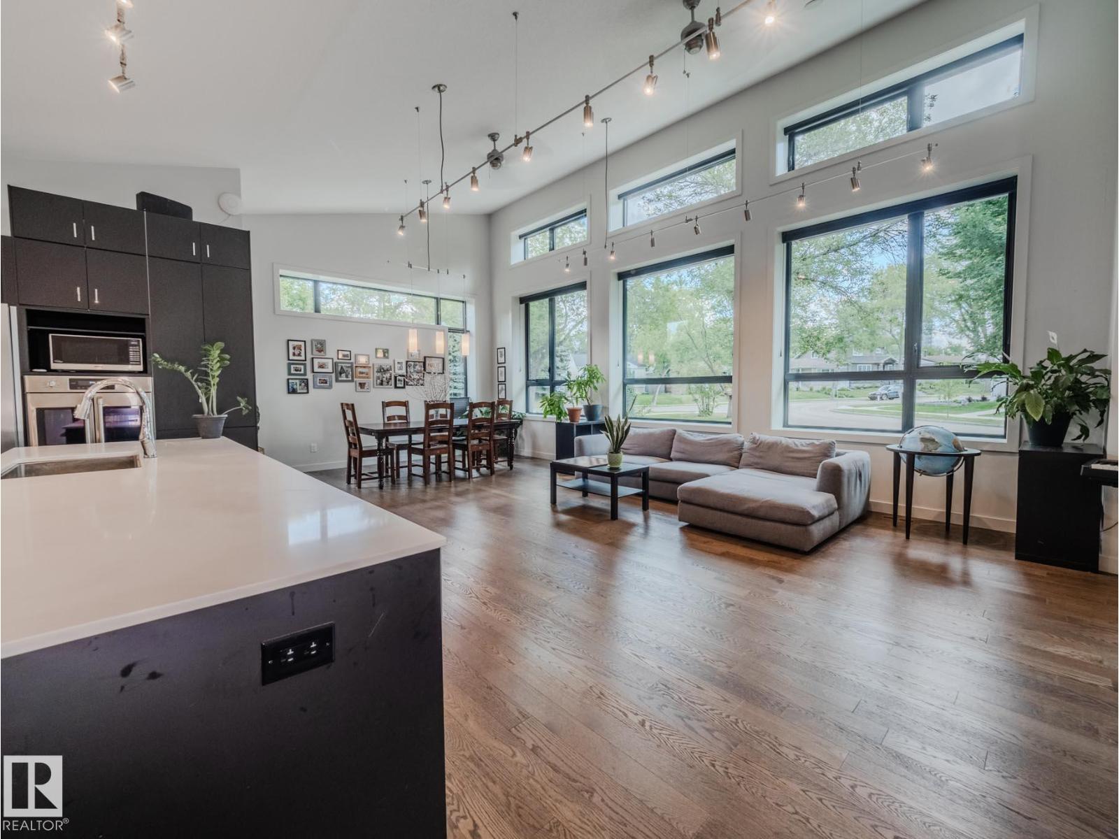 Photo 11 of 8704 92 B Av Nw, Edmonton AB