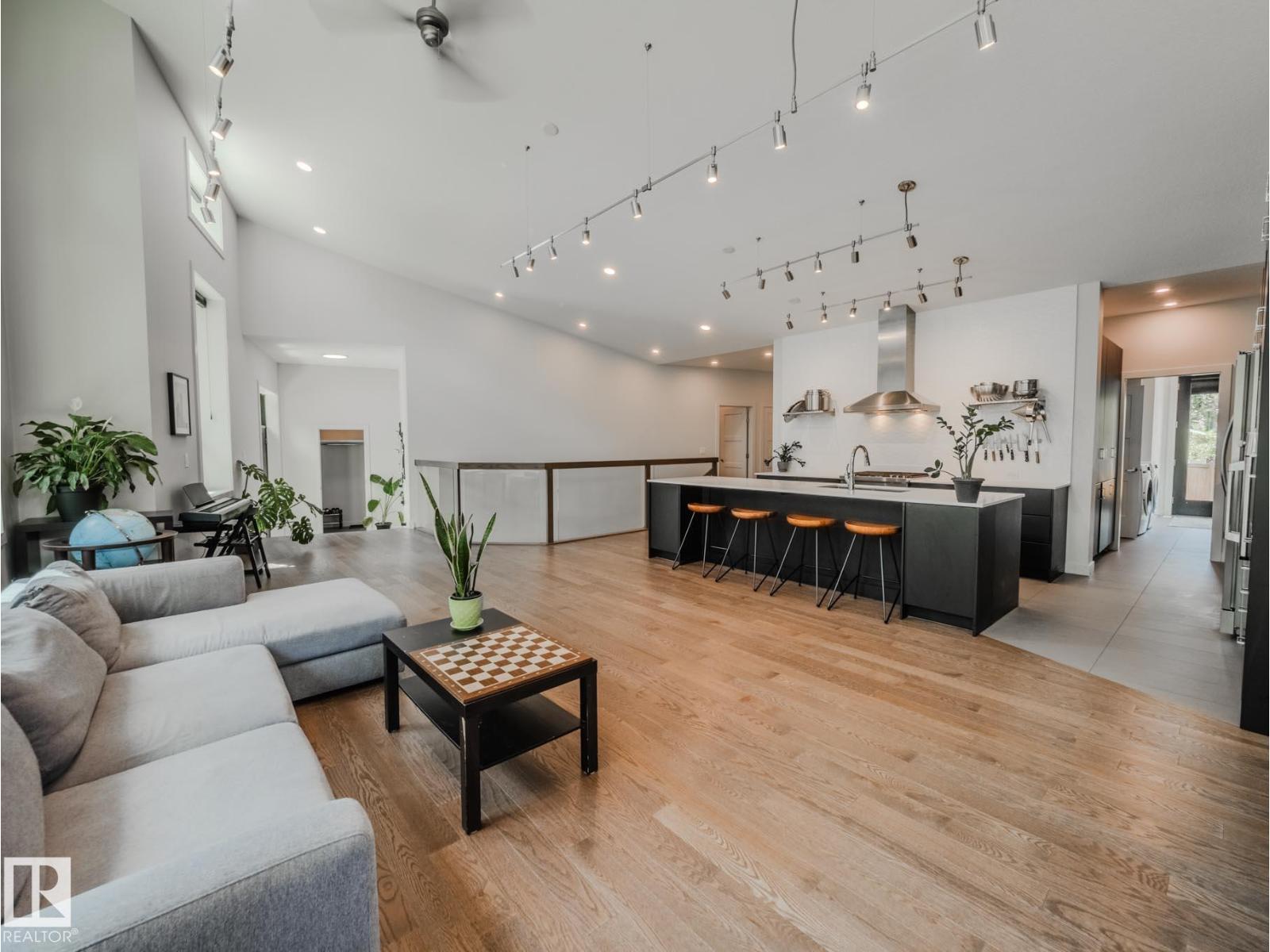 Photo 13 of 8704 92 B Av Nw, Edmonton AB
