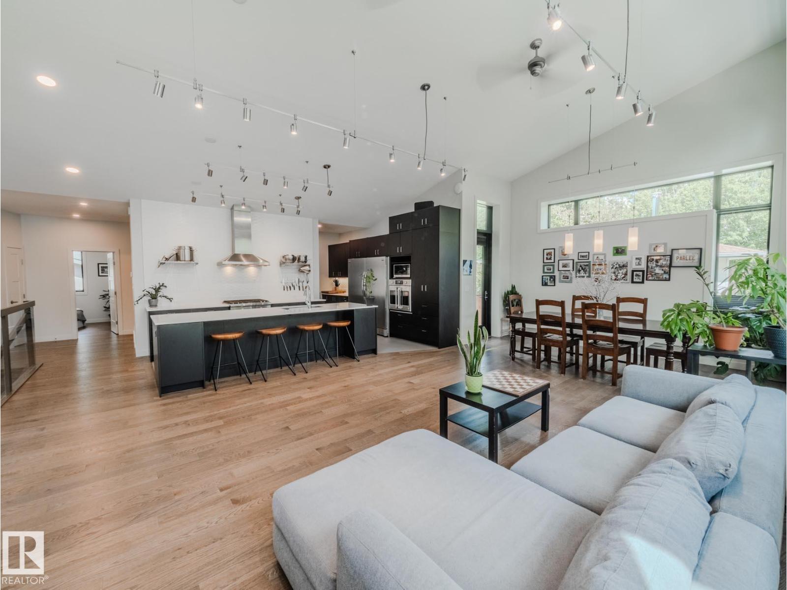 Photo 14 of 8704 92 B Av Nw, Edmonton AB