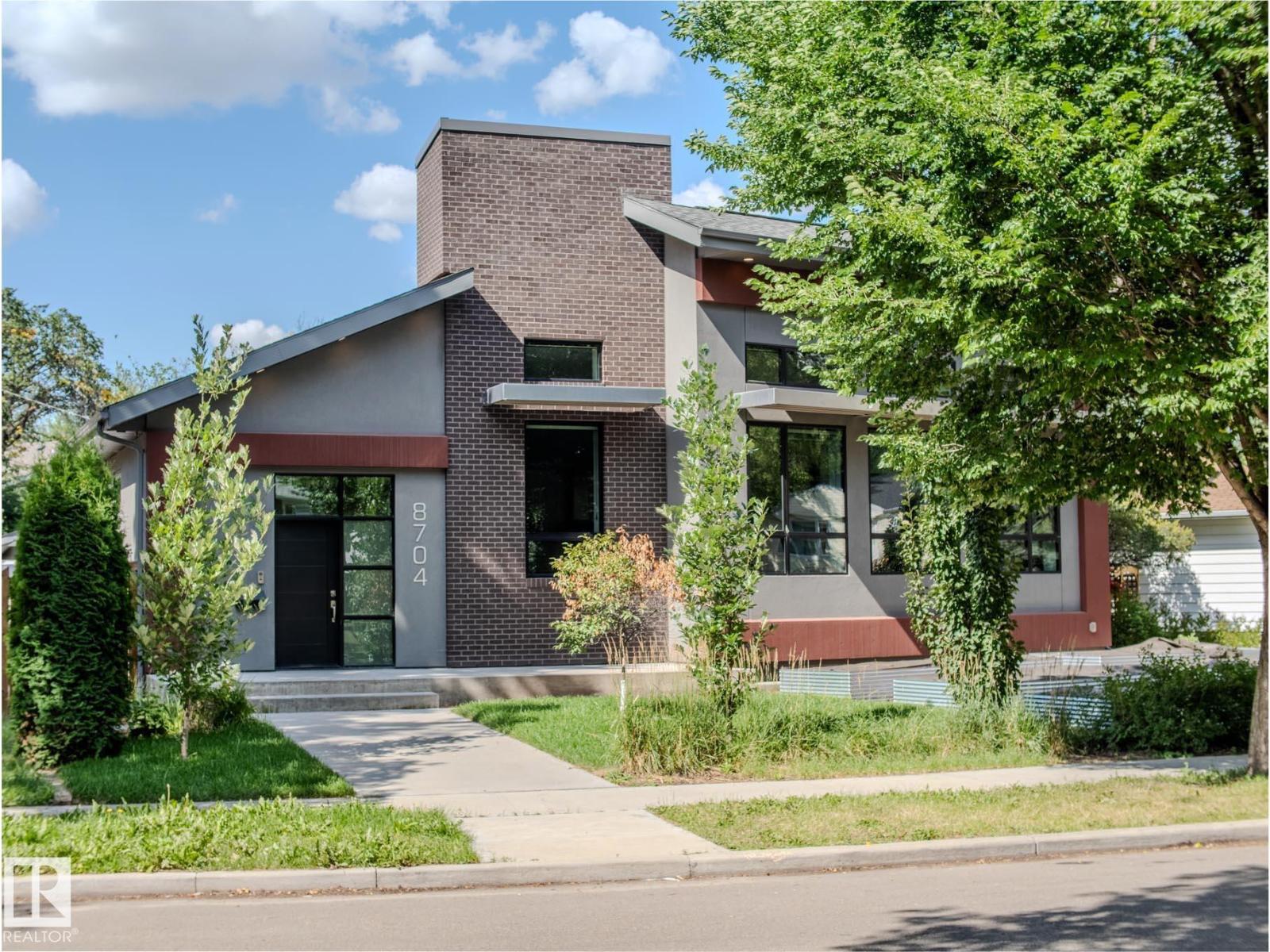 Photo 4 of 8704 92 B Av Nw, Edmonton AB