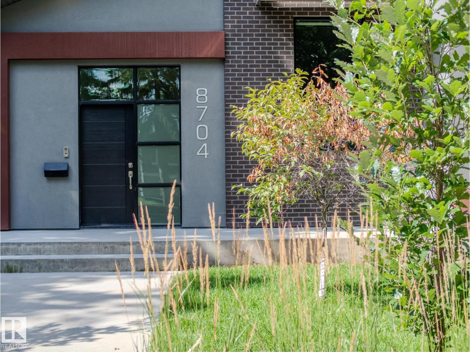 Photo 6 of 8704 92 B Av Nw, Edmonton AB