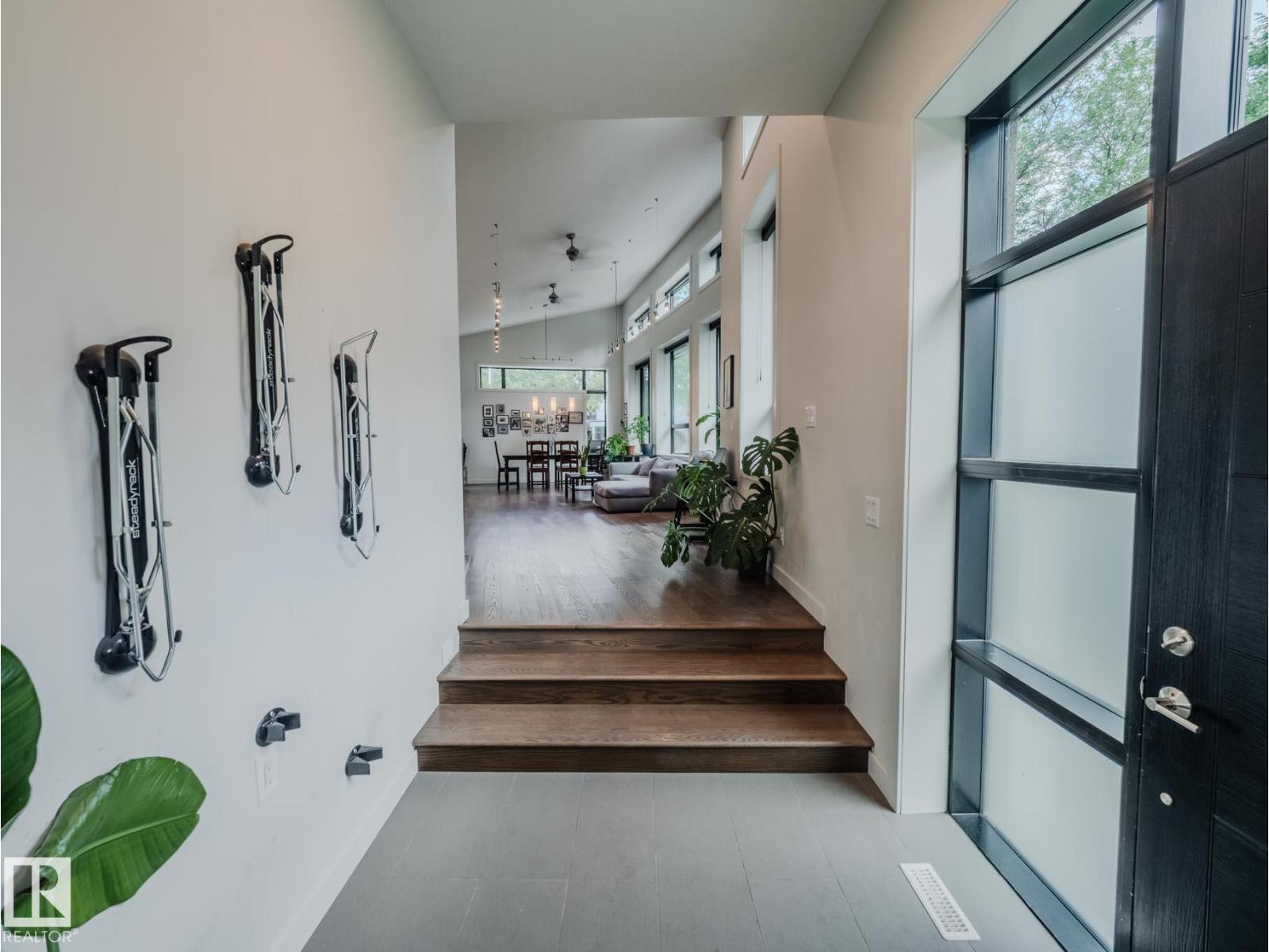 Photo 7 of 8704 92 B Av Nw, Edmonton AB
