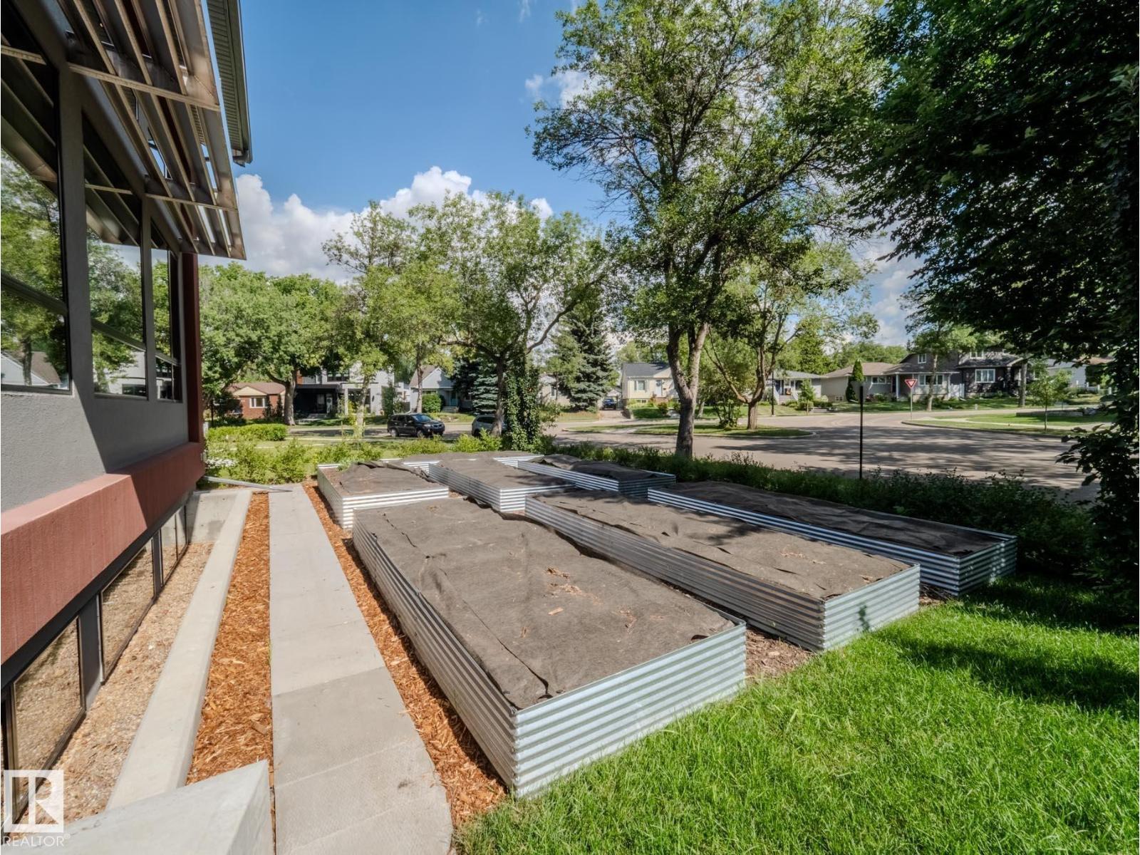 Photo 75 of 8704 92 B Av Nw, Edmonton AB