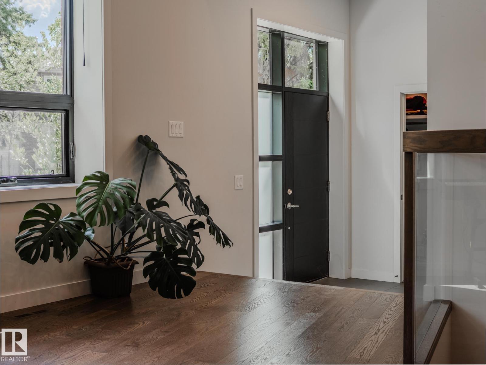 Photo 8 of 8704 92 B Av Nw, Edmonton AB
