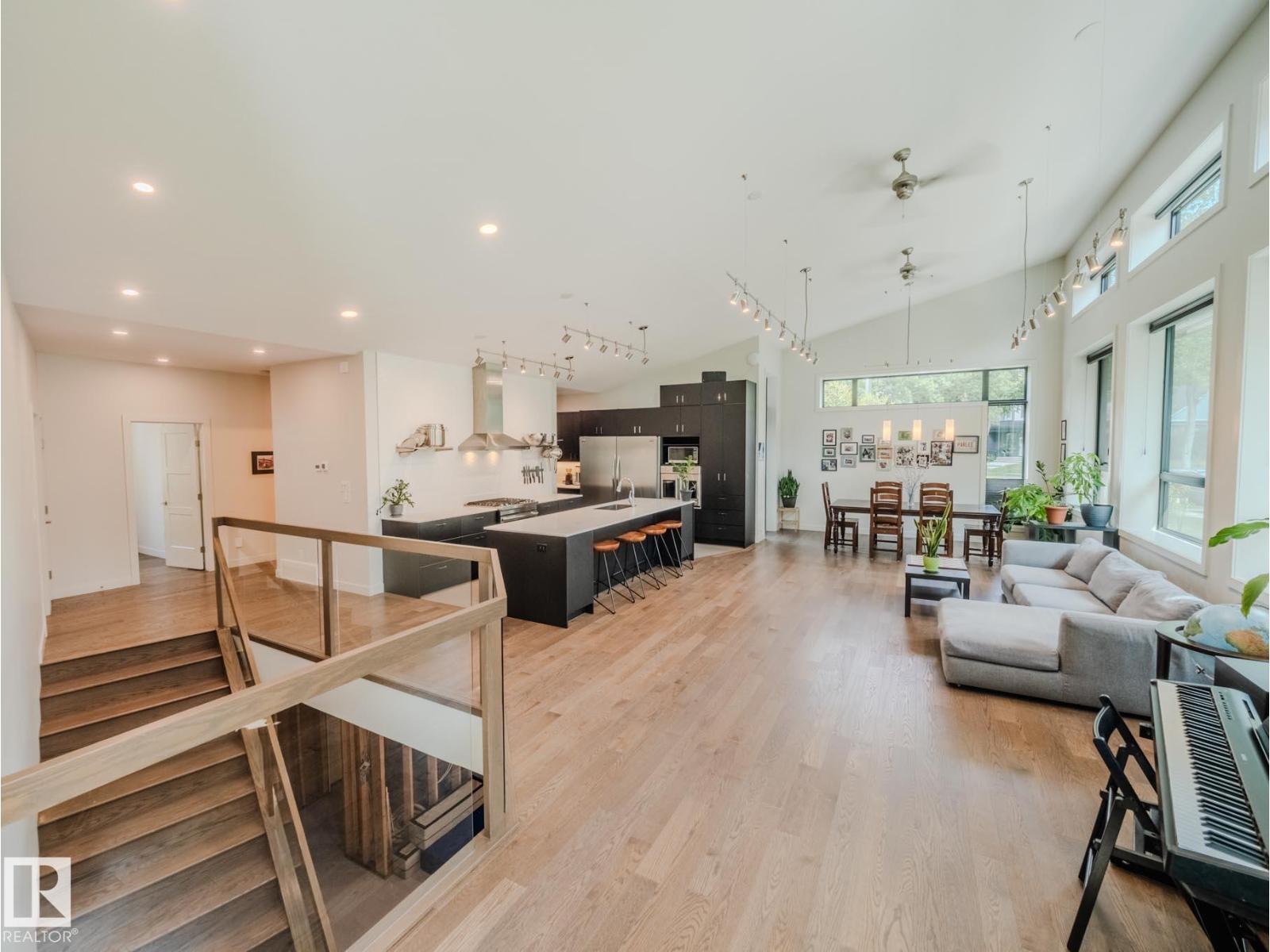 Photo 9 of 8704 92 B Av Nw, Edmonton AB