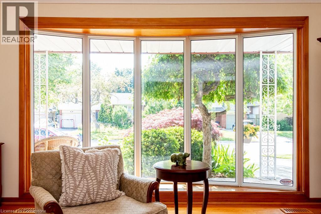 Photo 9 of 5195 Suncrest Road, Burlington ON