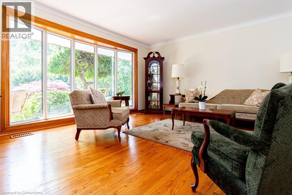 Photo 8 of 5195 Suncrest Road, Burlington ON