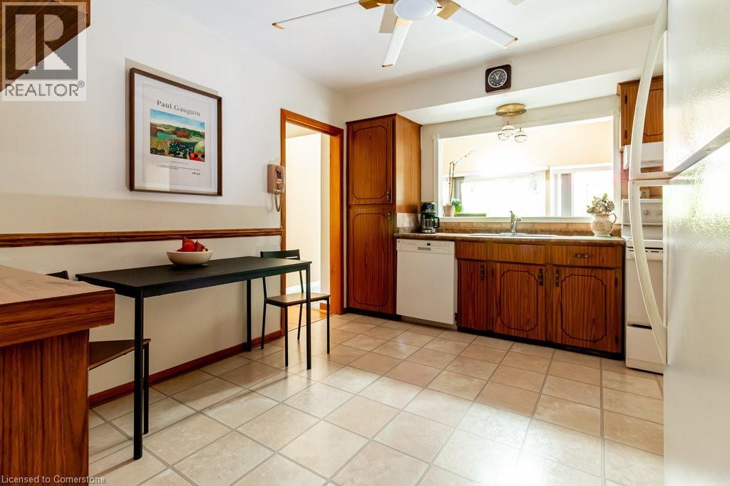 Photo 14 of 5195 Suncrest Road, Burlington ON