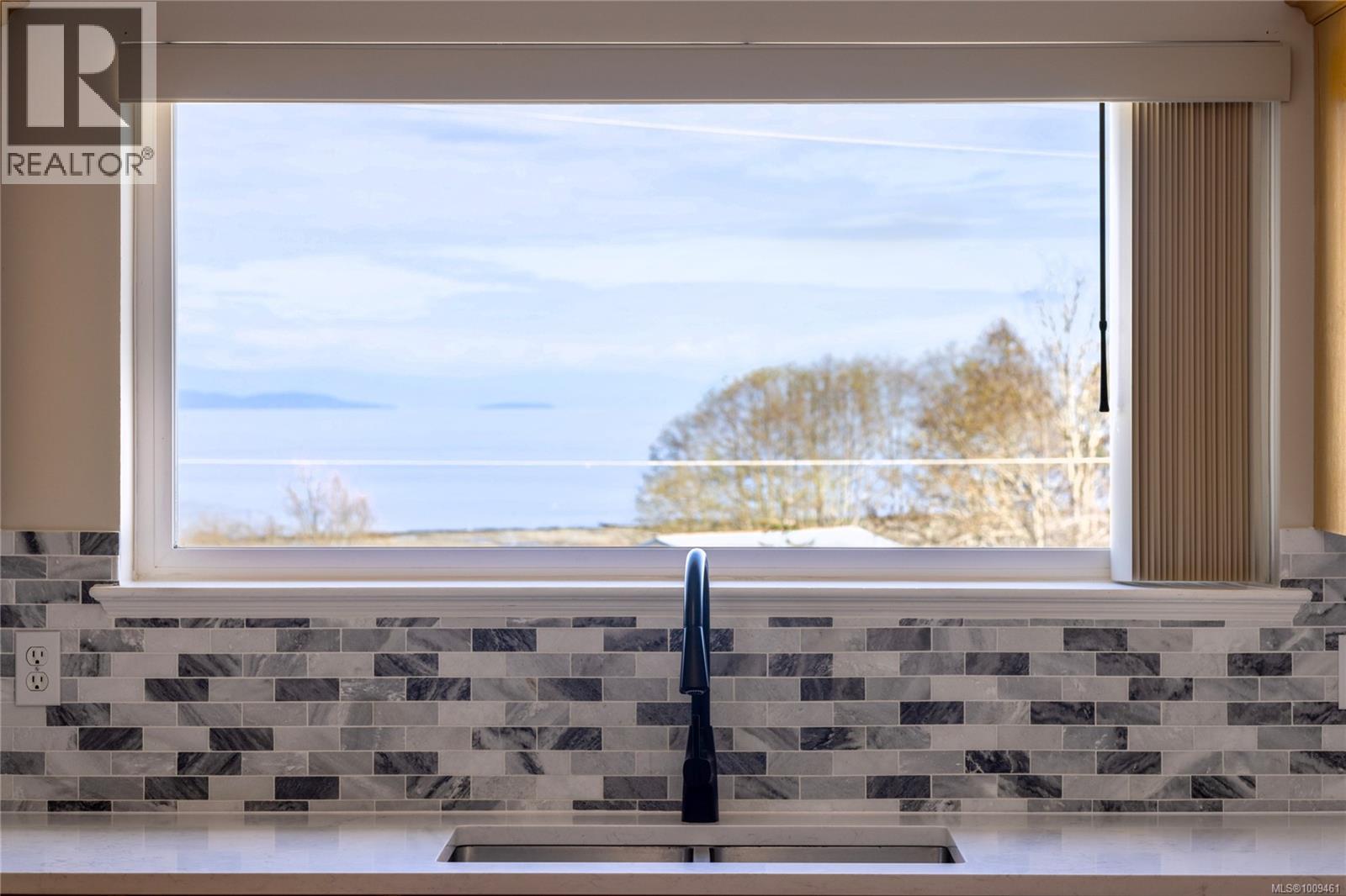 Photo 32 of 3021 Raymur Pl, Qualicum Beach BC