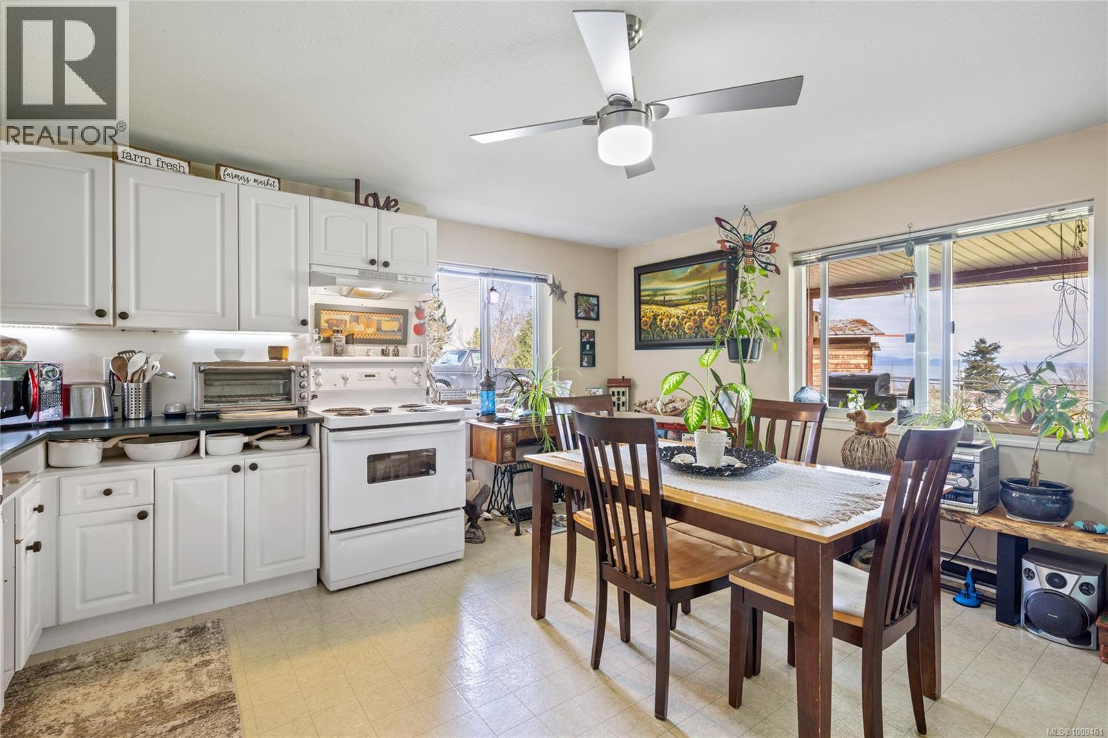 Photo 14 of 3021 Raymur Pl, Qualicum Beach BC