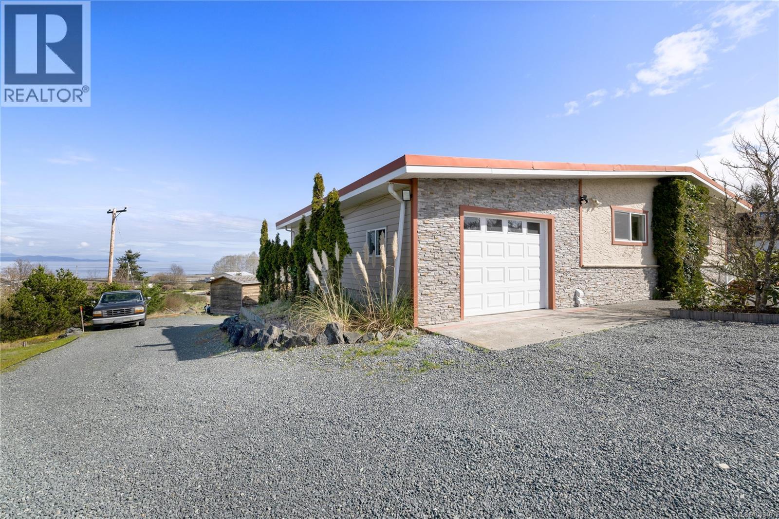 Photo 35 of 3021 Raymur Pl, Qualicum Beach BC