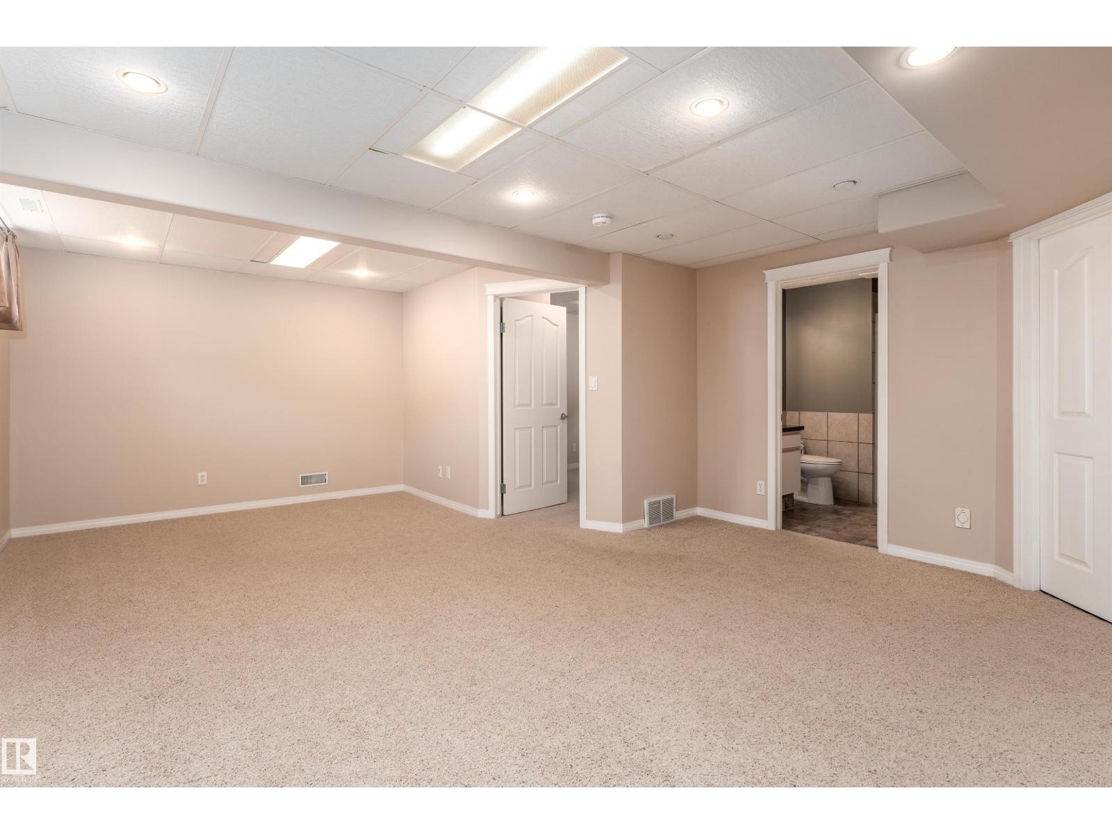 Photo 3 of 8823 188 St Nw, Edmonton AB