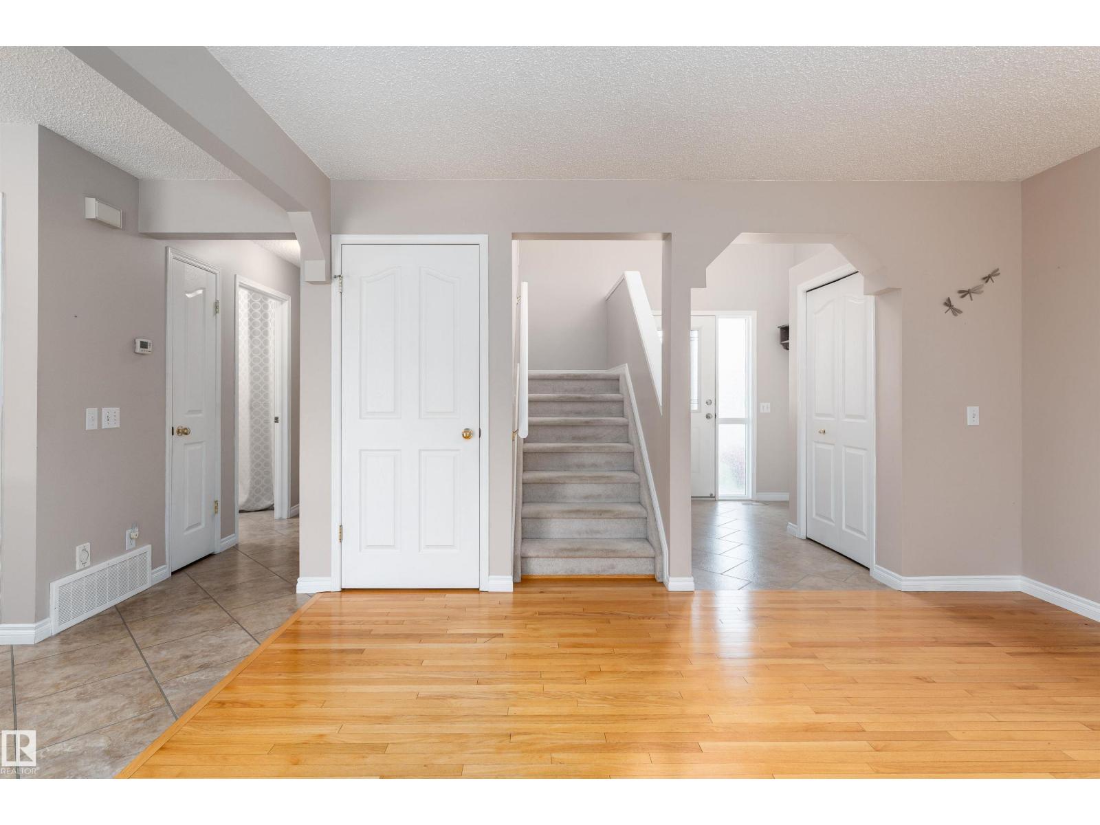 Photo 14 of 8823 188 St Nw, Edmonton AB