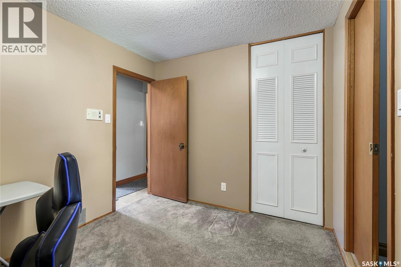 Single Family House 2 Level for Sale in  Selkirk CRESCENT Regina 