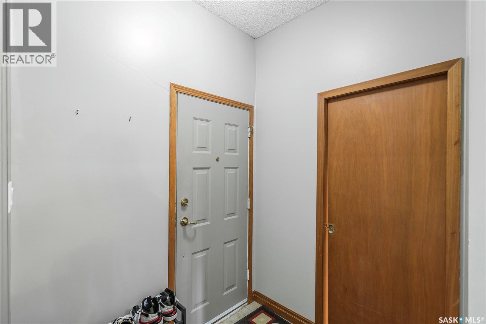 Single Family House 2 Level for Sale in  Selkirk CRESCENT Regina 