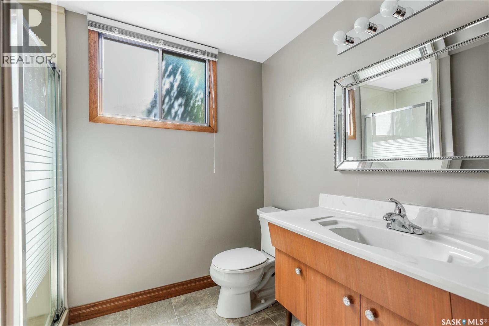 Single Family House 2 Level for Sale in  Selkirk CRESCENT Regina 