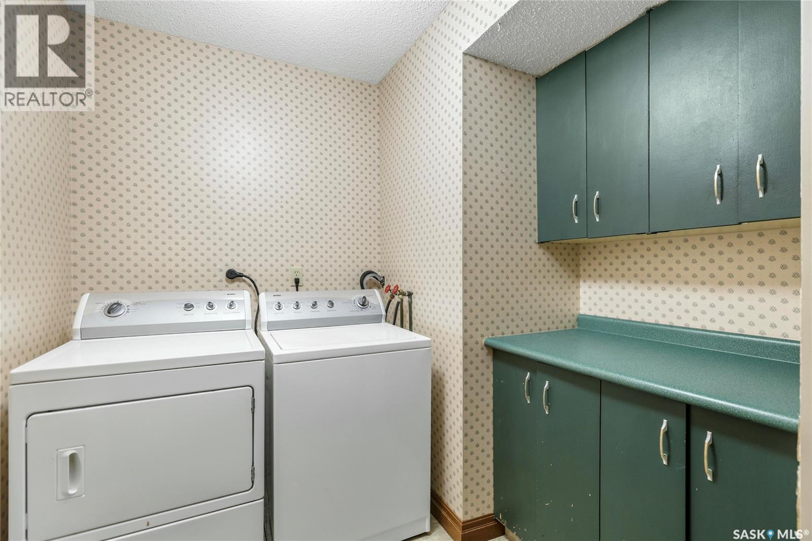 Single Family House 2 Level for Sale in  Selkirk CRESCENT Regina 