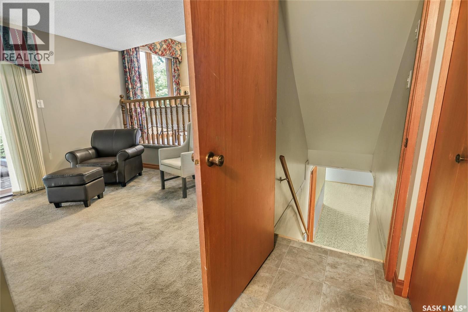 Single Family House 2 Level for Sale in  Selkirk CRESCENT Regina 