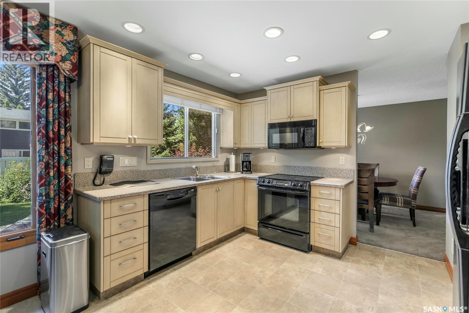 Single Family House 2 Level for Sale in  Selkirk CRESCENT Regina 