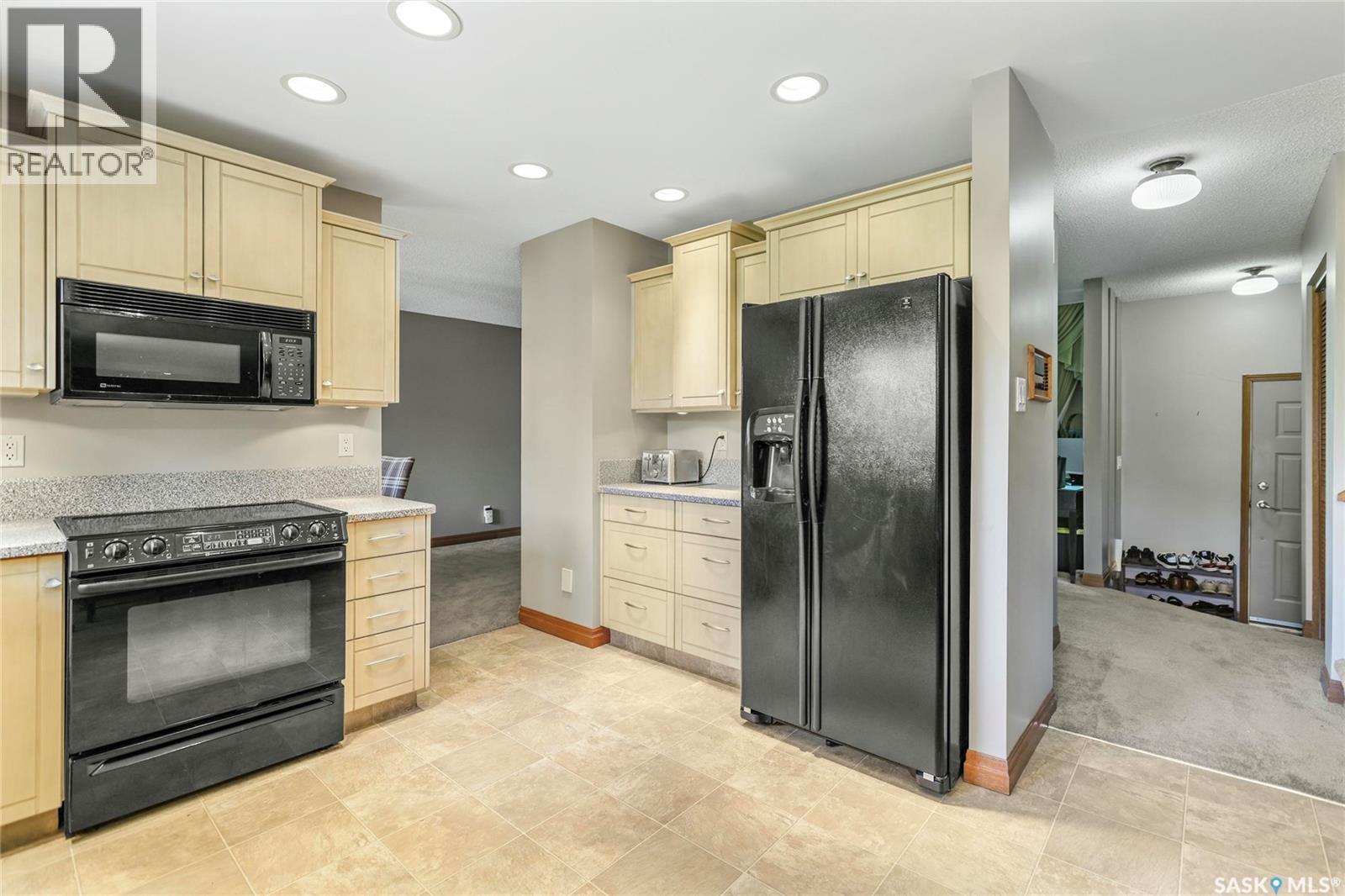 Single Family House 2 Level for Sale in  Selkirk CRESCENT Regina 