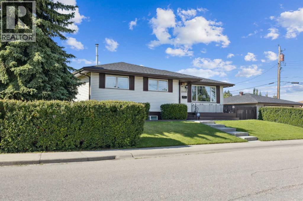 Photo 1 of 2119 Vista Crescent Ne, Calgary AB
