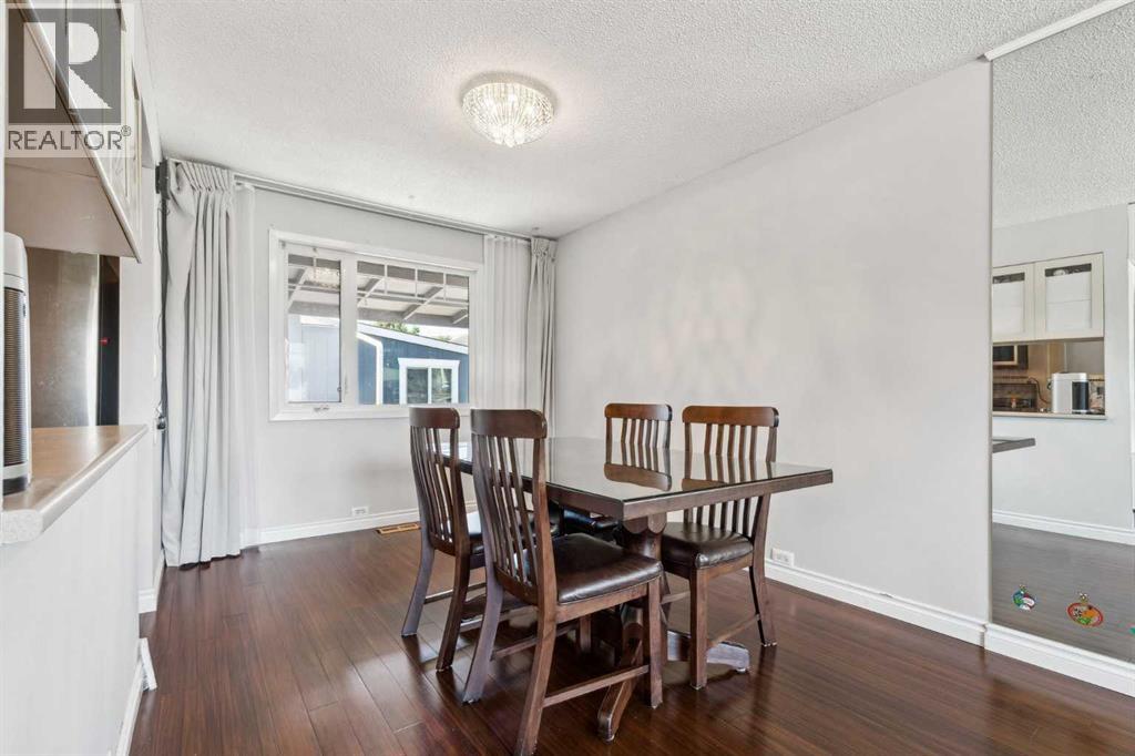 Photo 4 of 2119 Vista Crescent Ne, Calgary AB