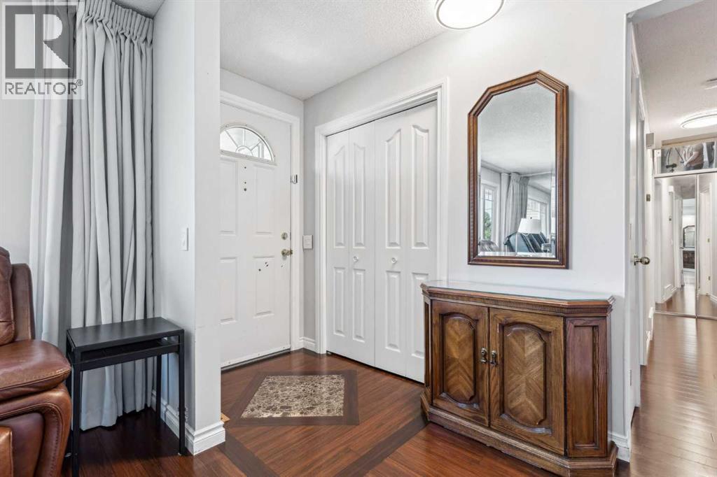 Photo 10 of 2119 Vista Crescent Ne, Calgary AB