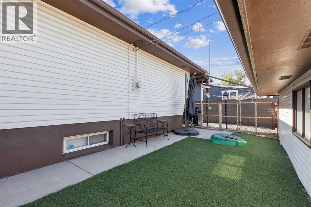 Photo 13 of 2119 Vista Crescent Ne, Calgary AB