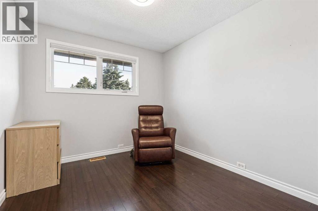 Photo 32 of 2119 Vista Crescent Ne, Calgary AB