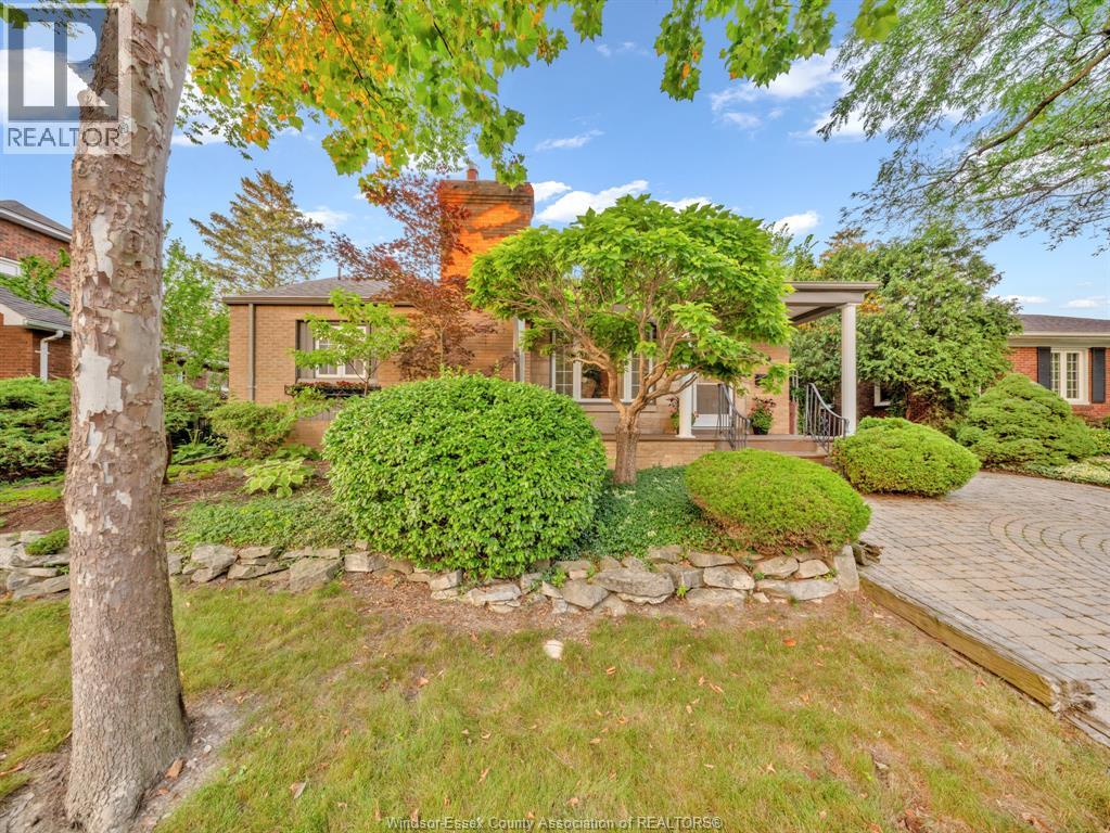 Photo 2 of 284 Prado, Windsor ON