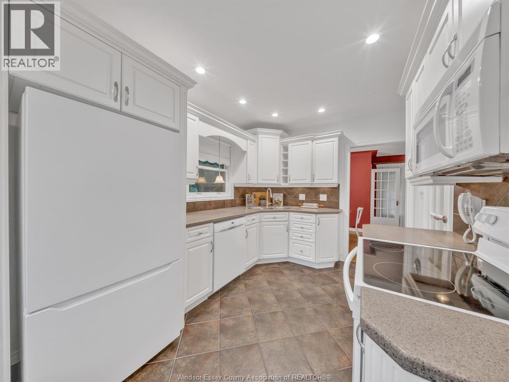 Photo 11 of 284 Prado, Windsor ON