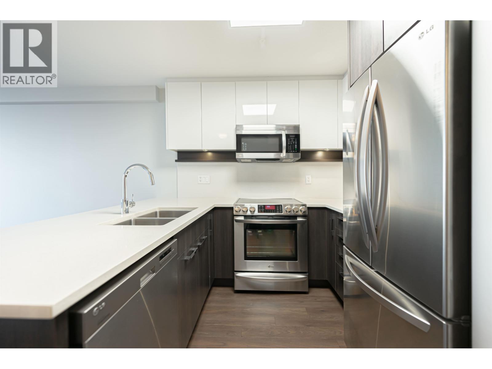Photo 11 of 801 958 Ridgeway Avenue, Coquitlam BC