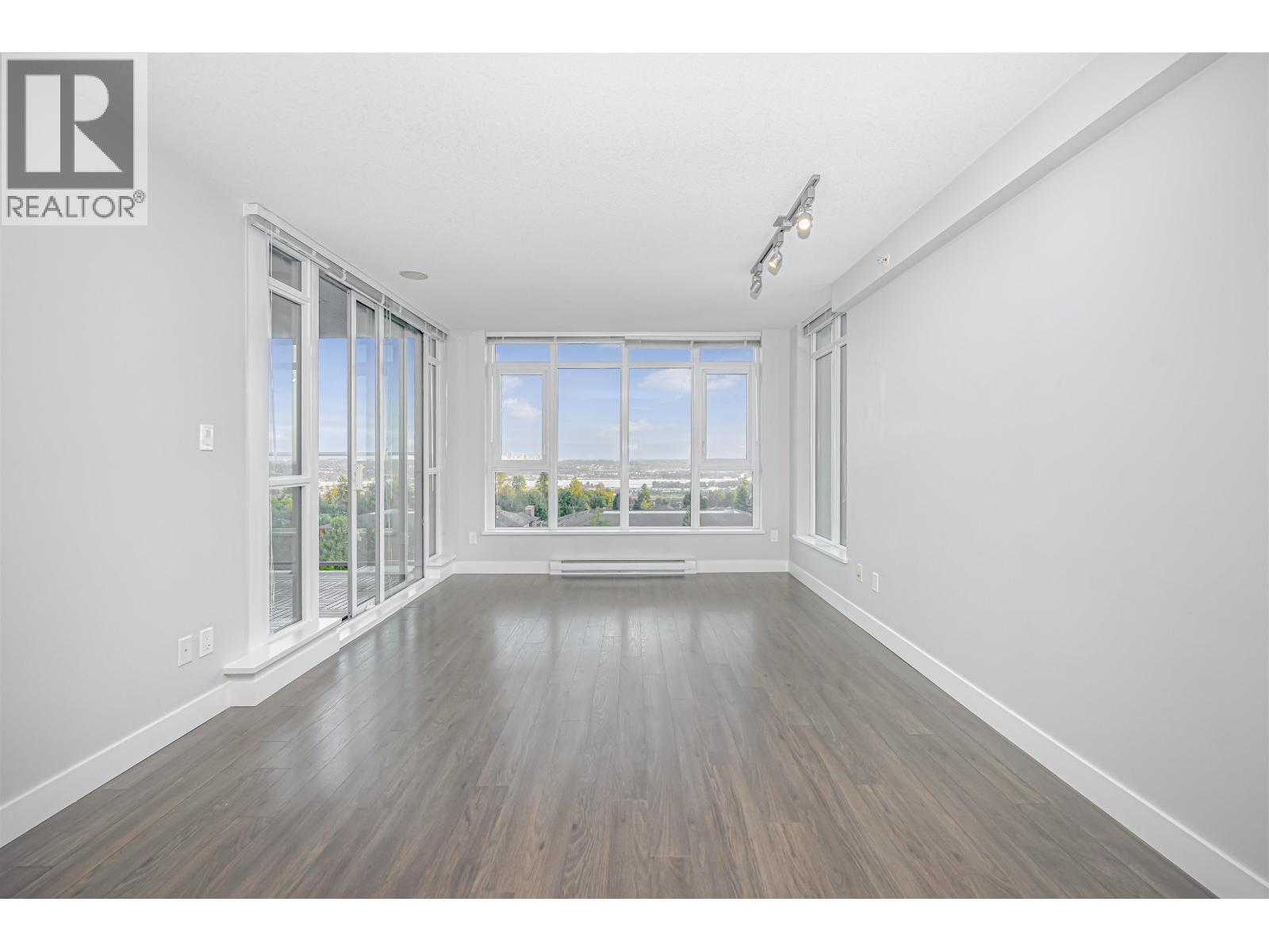 Photo 5 of 801 958 Ridgeway Avenue, Coquitlam BC