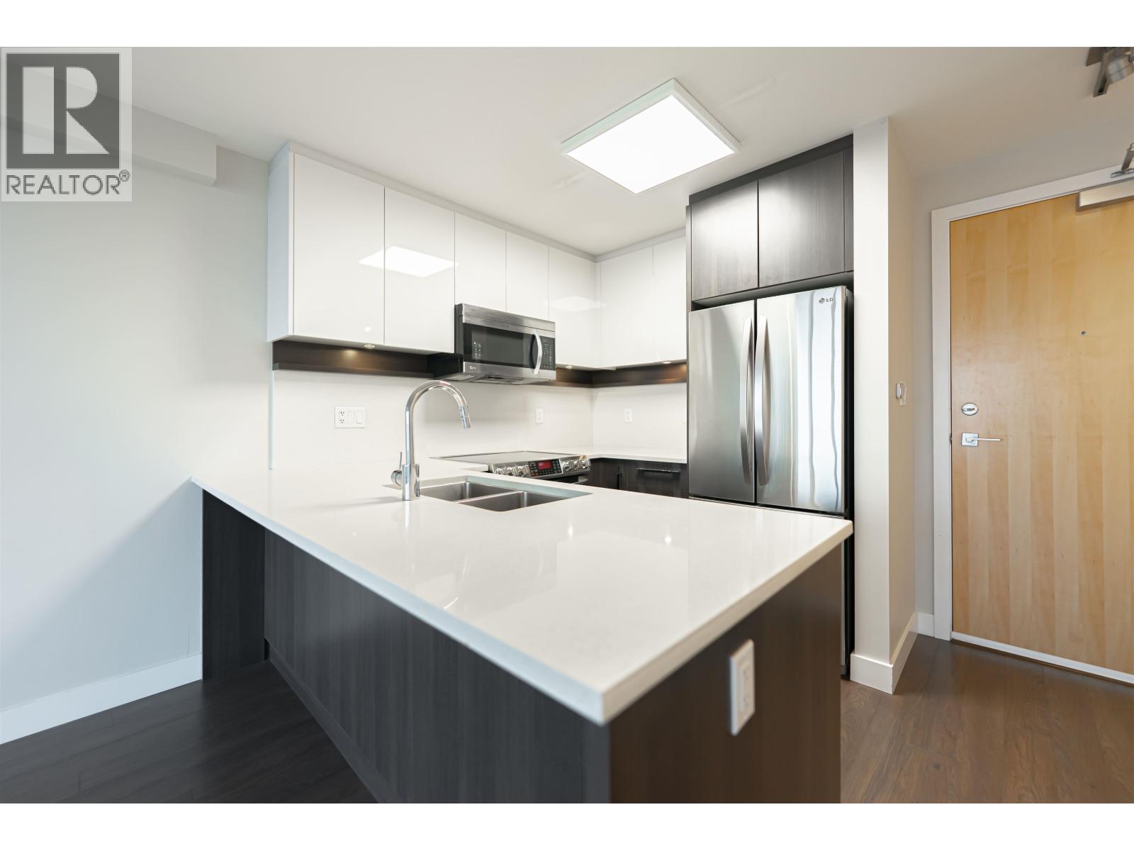 Photo 10 of 801 958 Ridgeway Avenue, Coquitlam BC
