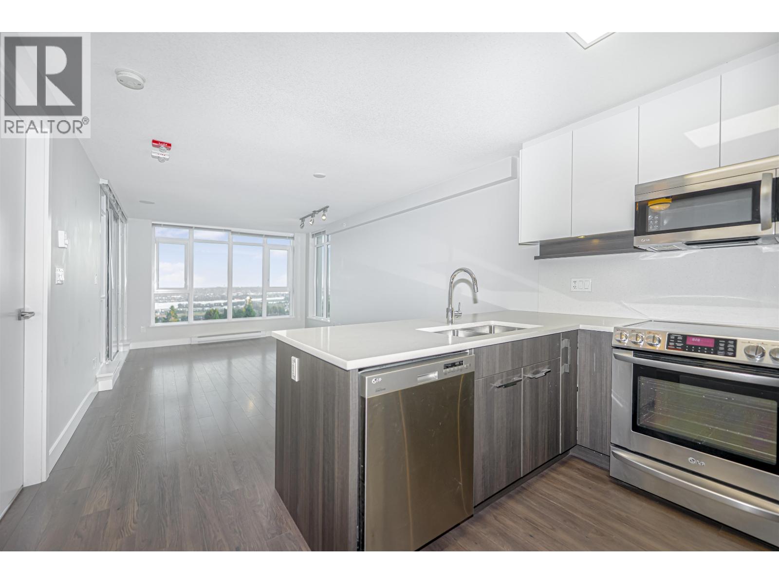 Photo 12 of 801 958 Ridgeway Avenue, Coquitlam BC