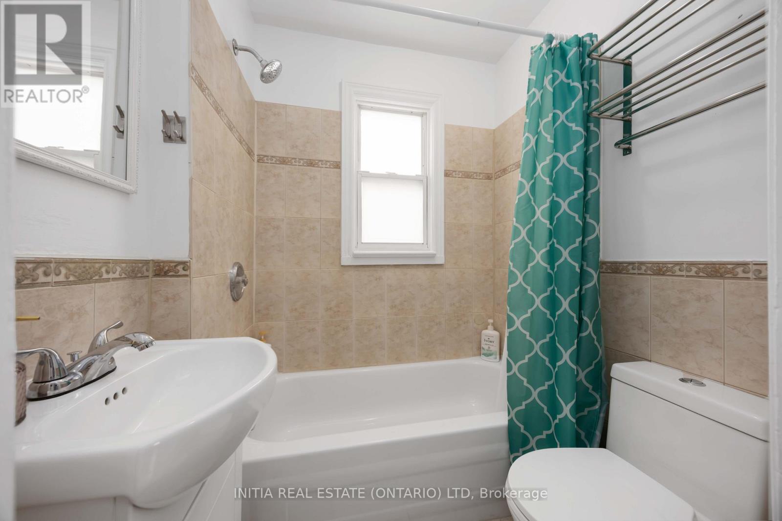 Photo 11 of 187 Maxwell Street, Sarnia ON