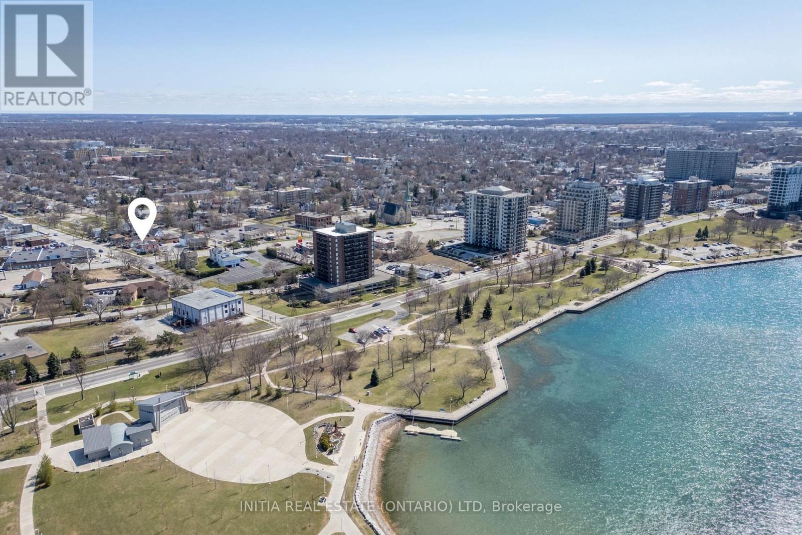 Photo 6 of 187 Maxwell Street, Sarnia ON