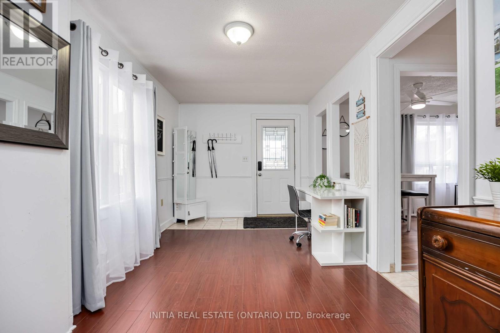 Photo 5 of 187 Maxwell Street, Sarnia ON