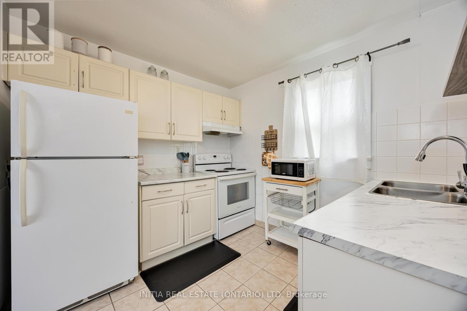 Photo 13 of 187 Maxwell Street, Sarnia ON