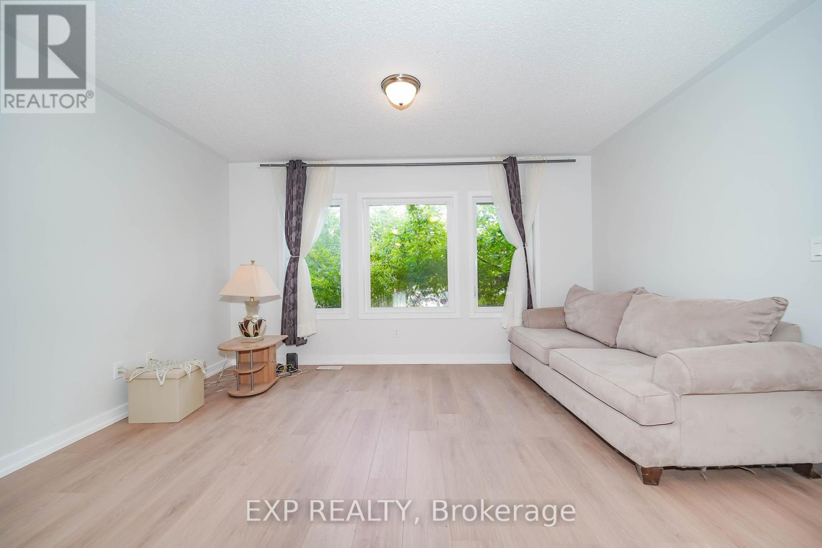 Photo 4 of 10 1299 Glenanna Road, Pickering ON