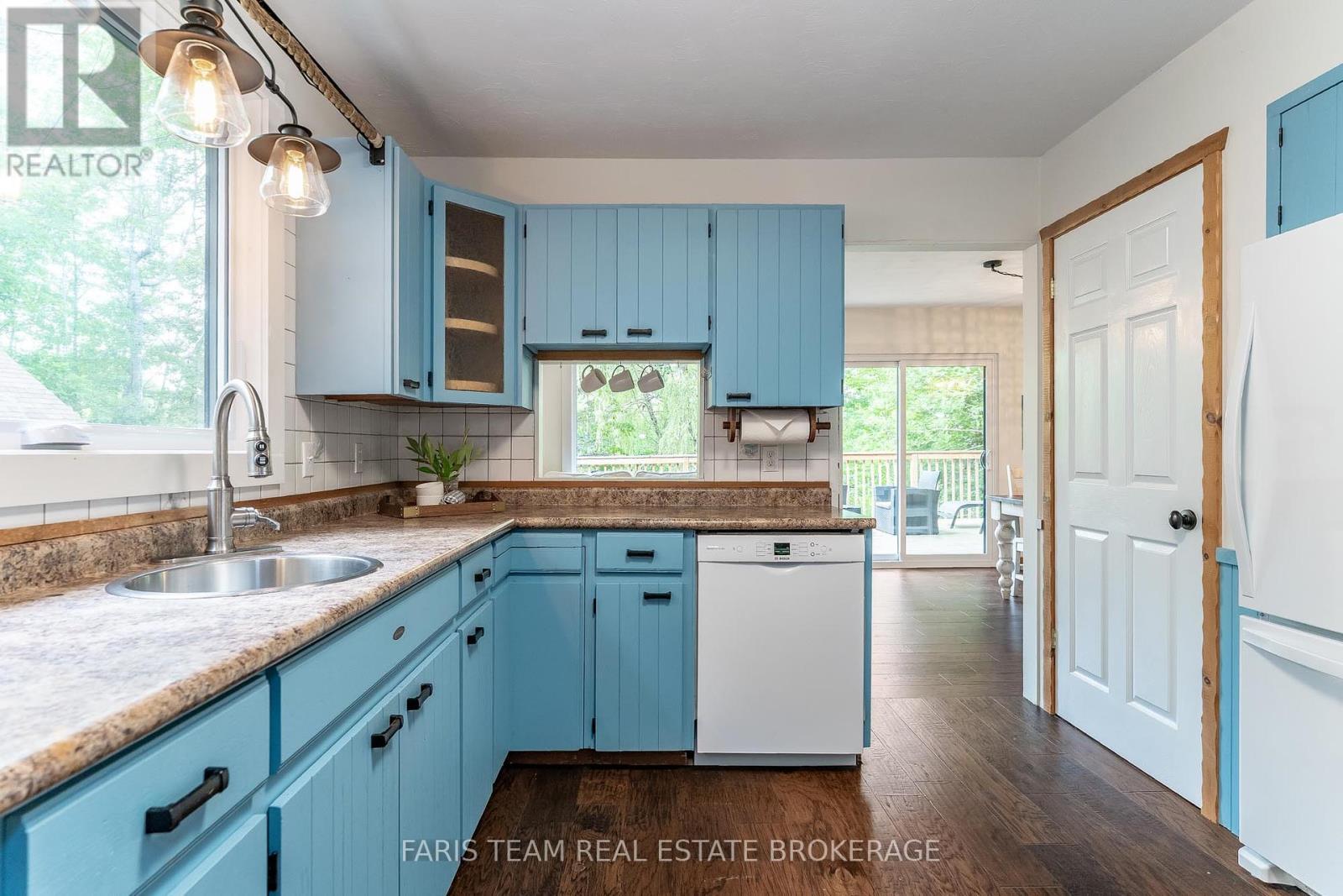 Photo 5 of 457 Silver Birch Drive, Tiny ON
