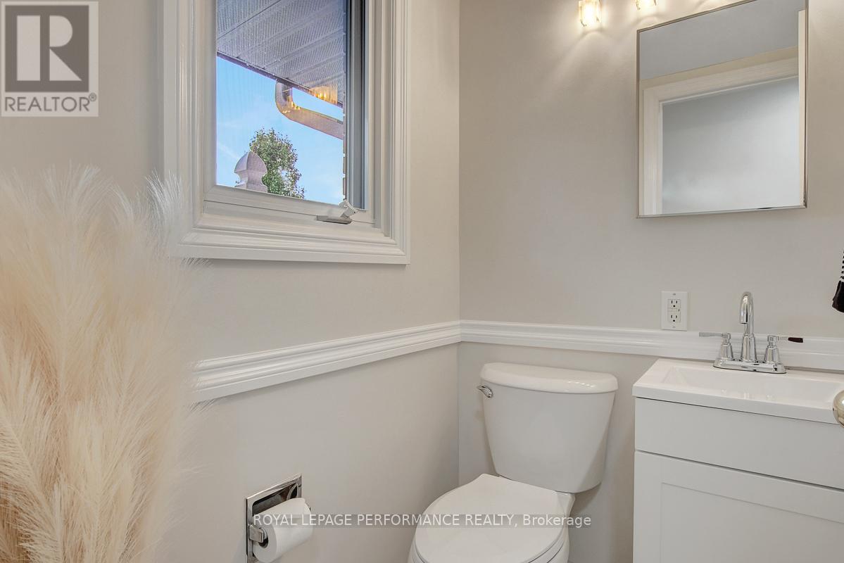 Photo 6 of 22 550 Straby Avenue, Ottawa ON