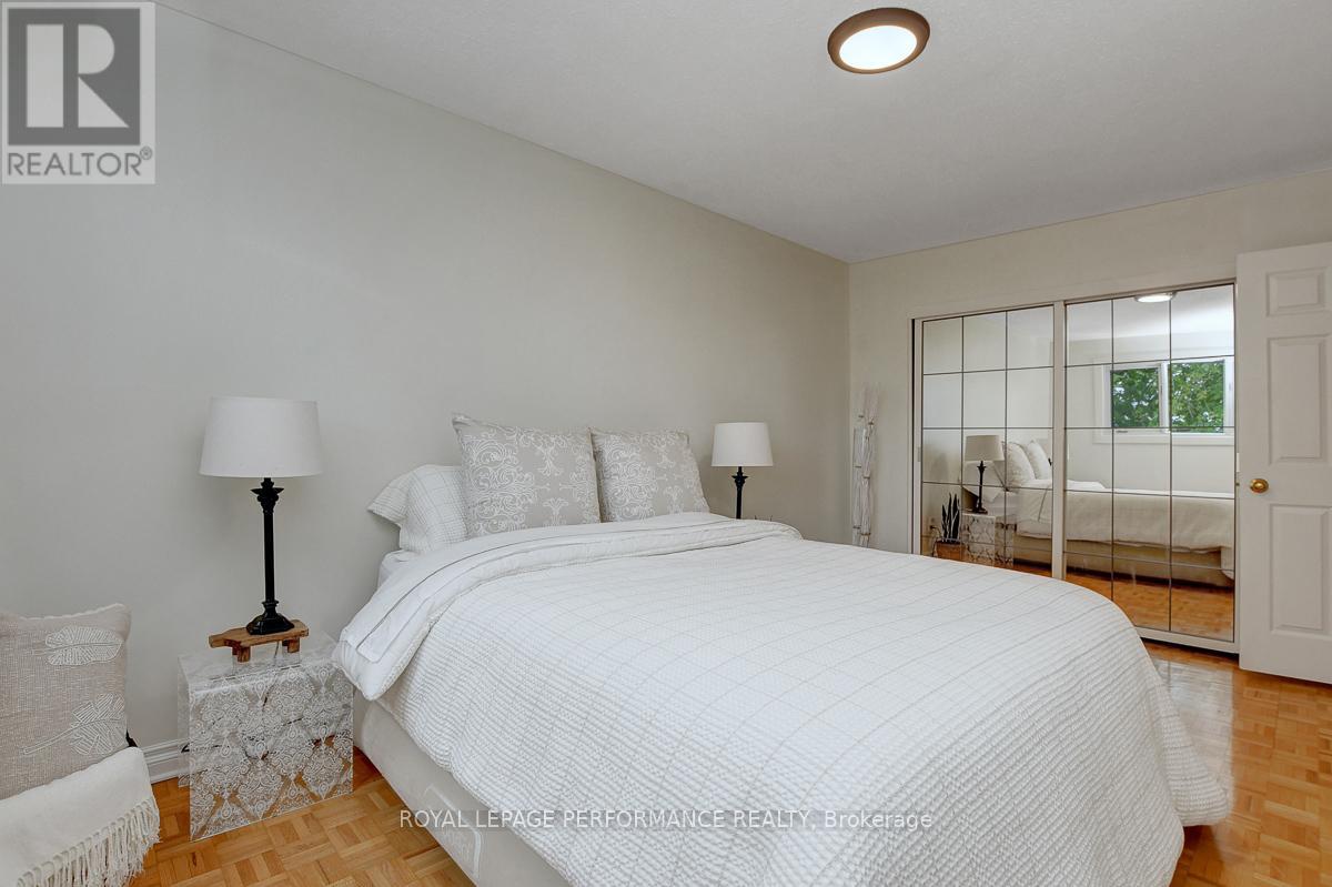 Photo 10 of 22 550 Straby Avenue, Ottawa ON