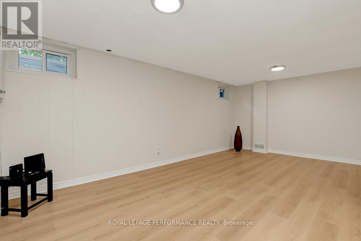 Photo 15 of 22 550 Straby Avenue, Ottawa ON