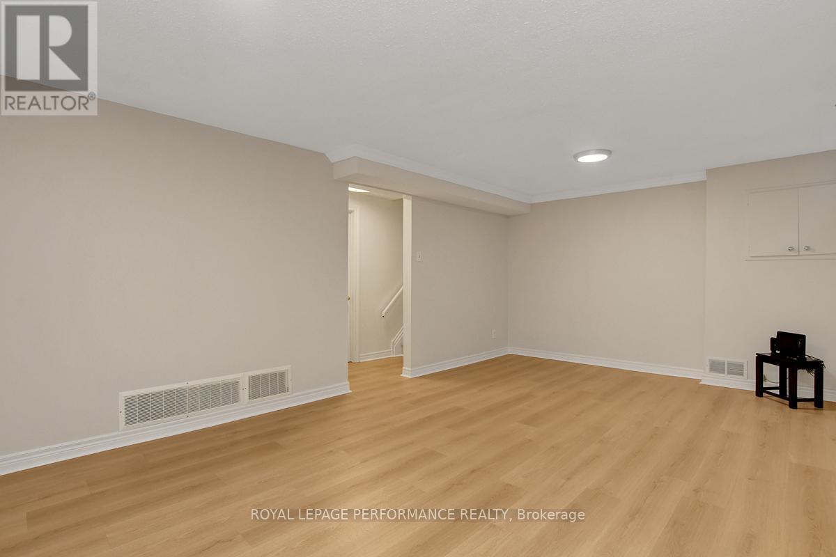 Photo 18 of 22 550 Straby Avenue, Ottawa ON
