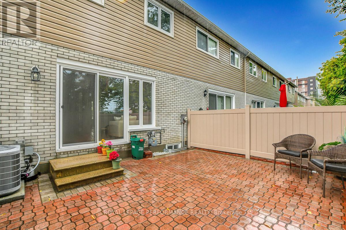 Photo 19 of 22 550 Straby Avenue, Ottawa ON