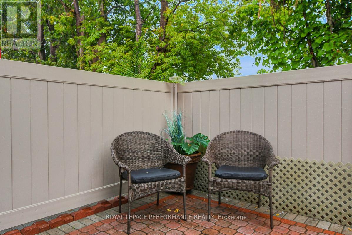 Photo 3 of 22 550 Straby Avenue, Ottawa ON