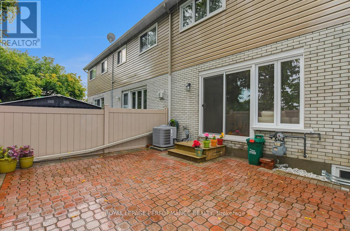 Photo 8 of 22 550 Straby Avenue, Ottawa ON