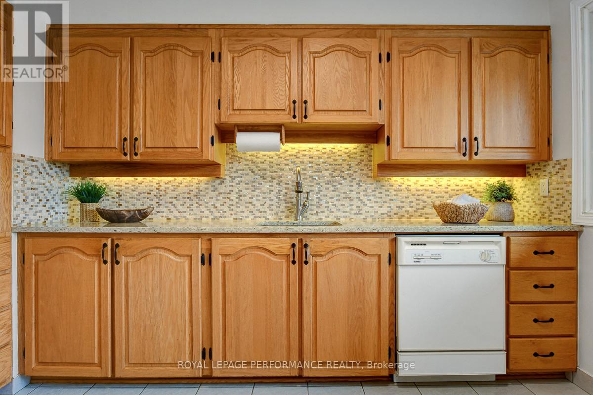 Photo 13 of 22 550 Straby Avenue, Ottawa ON