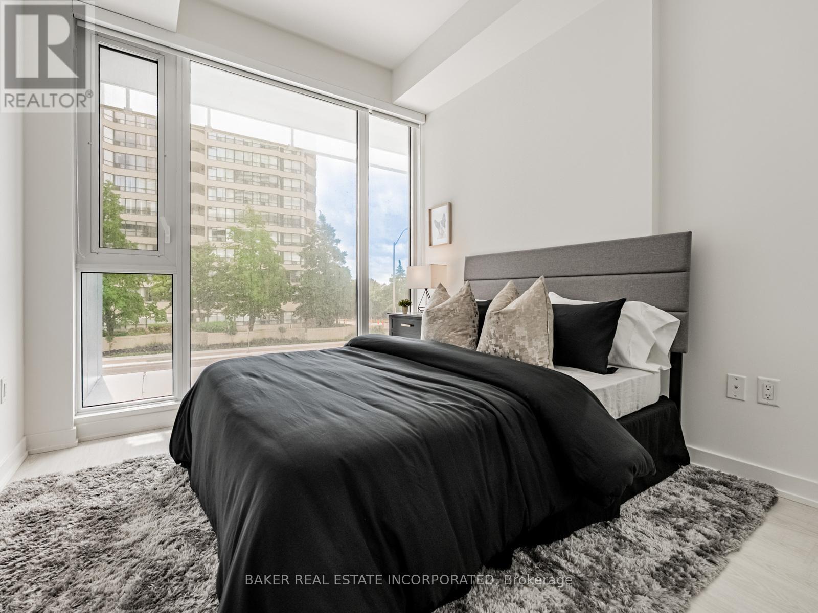 Photo 23 of 407 Webb Drive, Mississauga ON